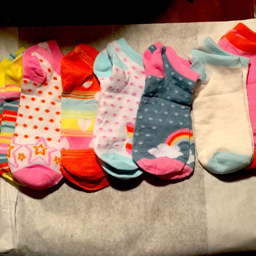 7 pairs NWOT of no show socks.